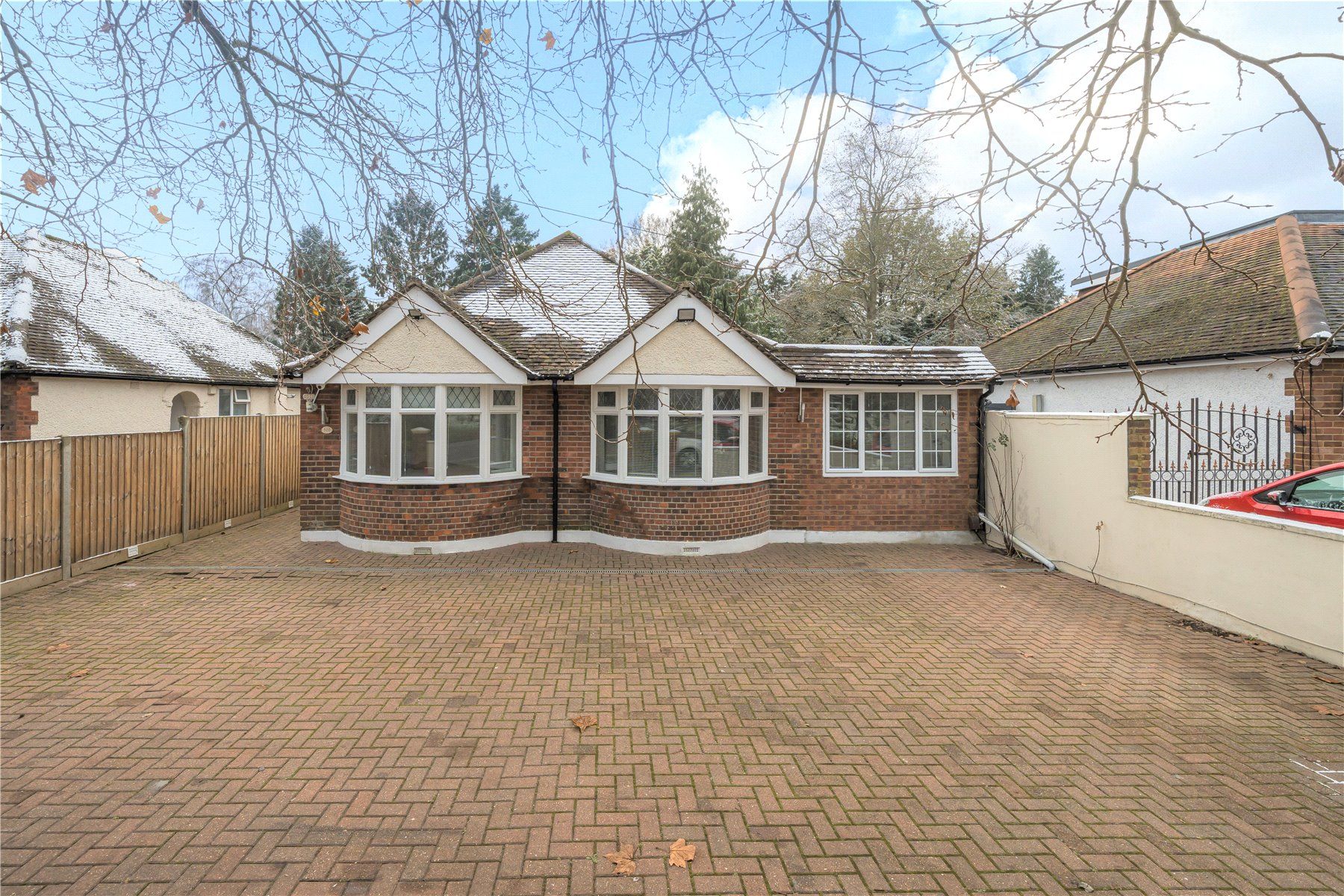 3 bed bungalow for sale in Chertsey, Surrey KT16 Zoopla