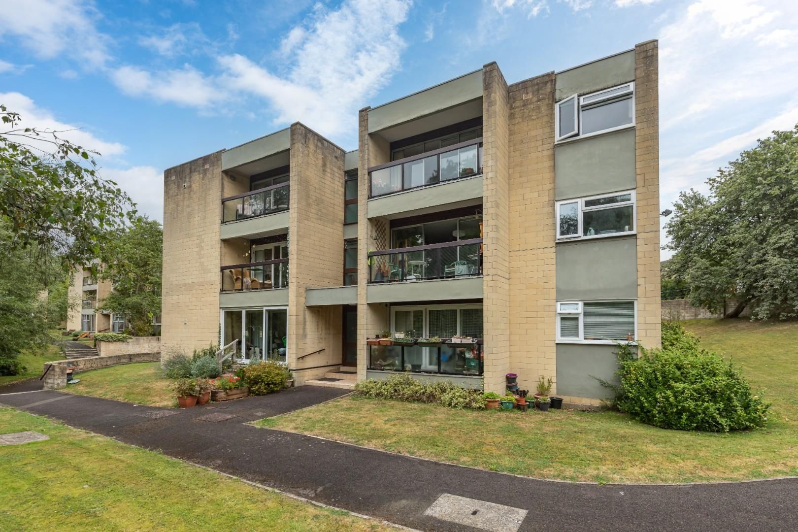 2 bed flat to rent in Gloucester Road BA1 Zoopla