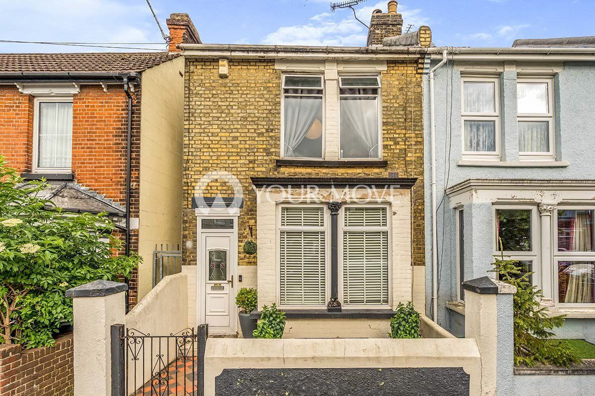 3 bed end terrace house for sale in College Avenue, Gillingham, Kent