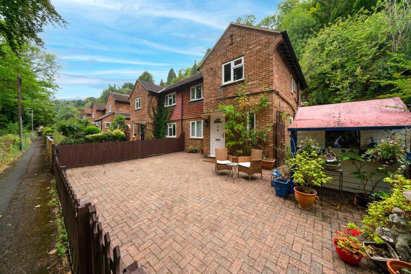 3 bed semidetached house for sale in Stafford Road, Caterham CR3 Zoopla