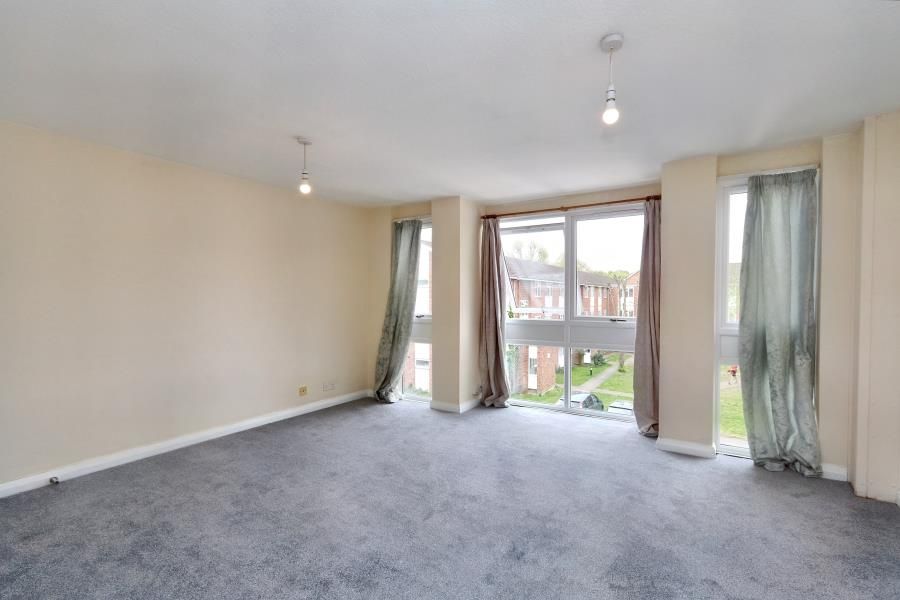 1 bed flat to rent in Lovelace Gardens, Surbiton KT6 Zoopla