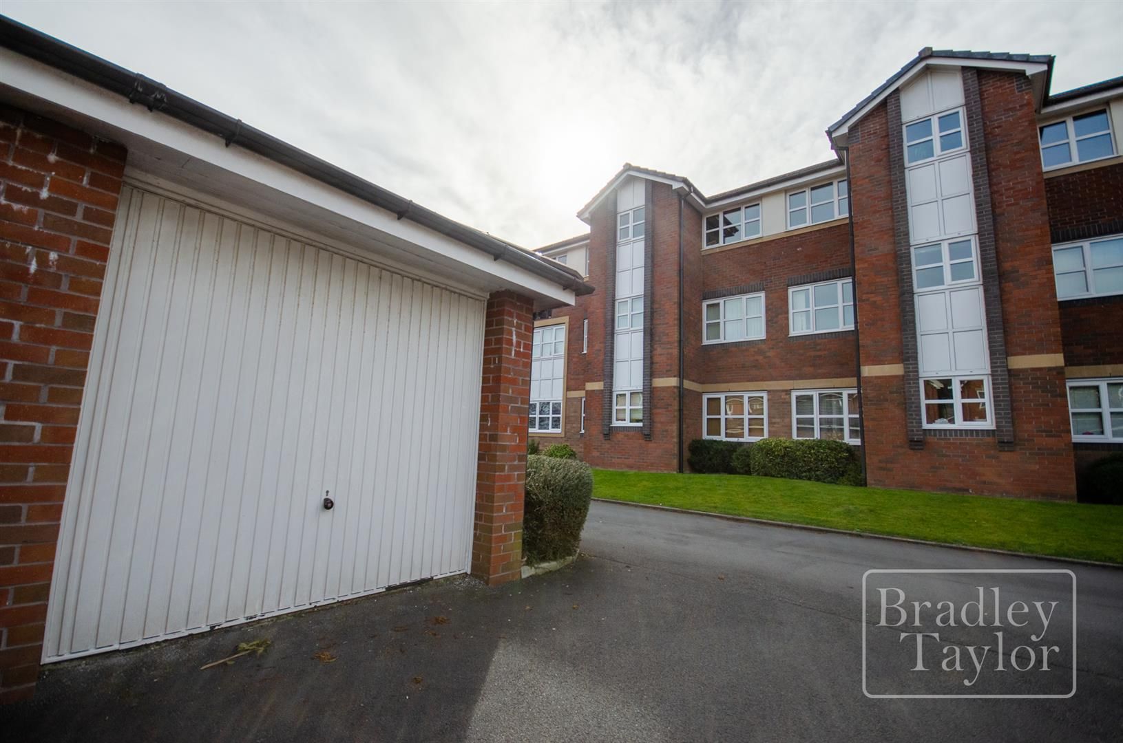 2 bed flat to rent in Kingfisher Court, Beamont Drive, Preston PR1 Zoopla