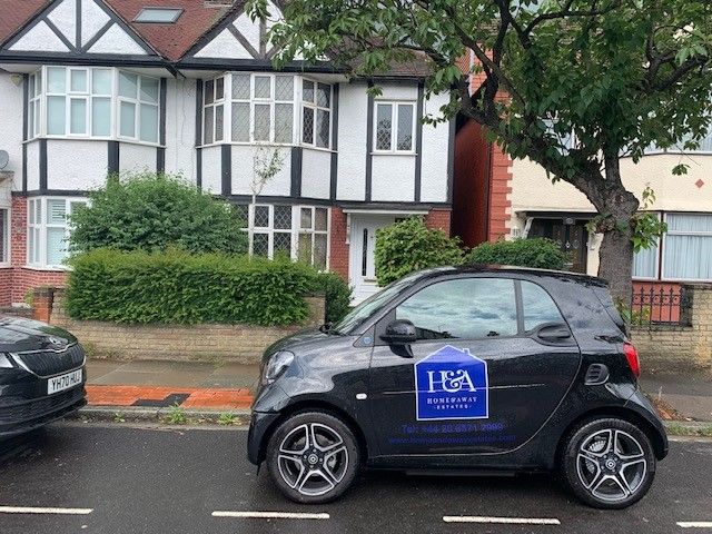 Wentworth Avenue, Finchley Central N3  