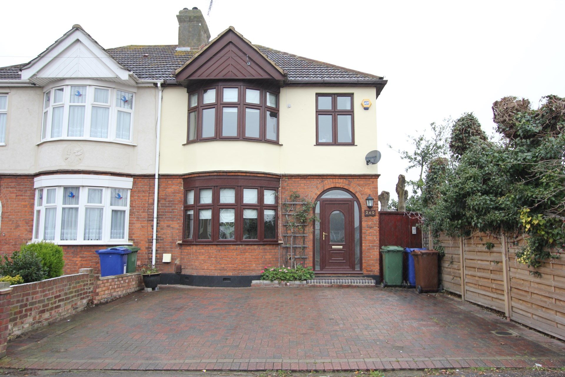 3 bed semidetached house to rent in Rectory Road, Grays RM17 Zoopla