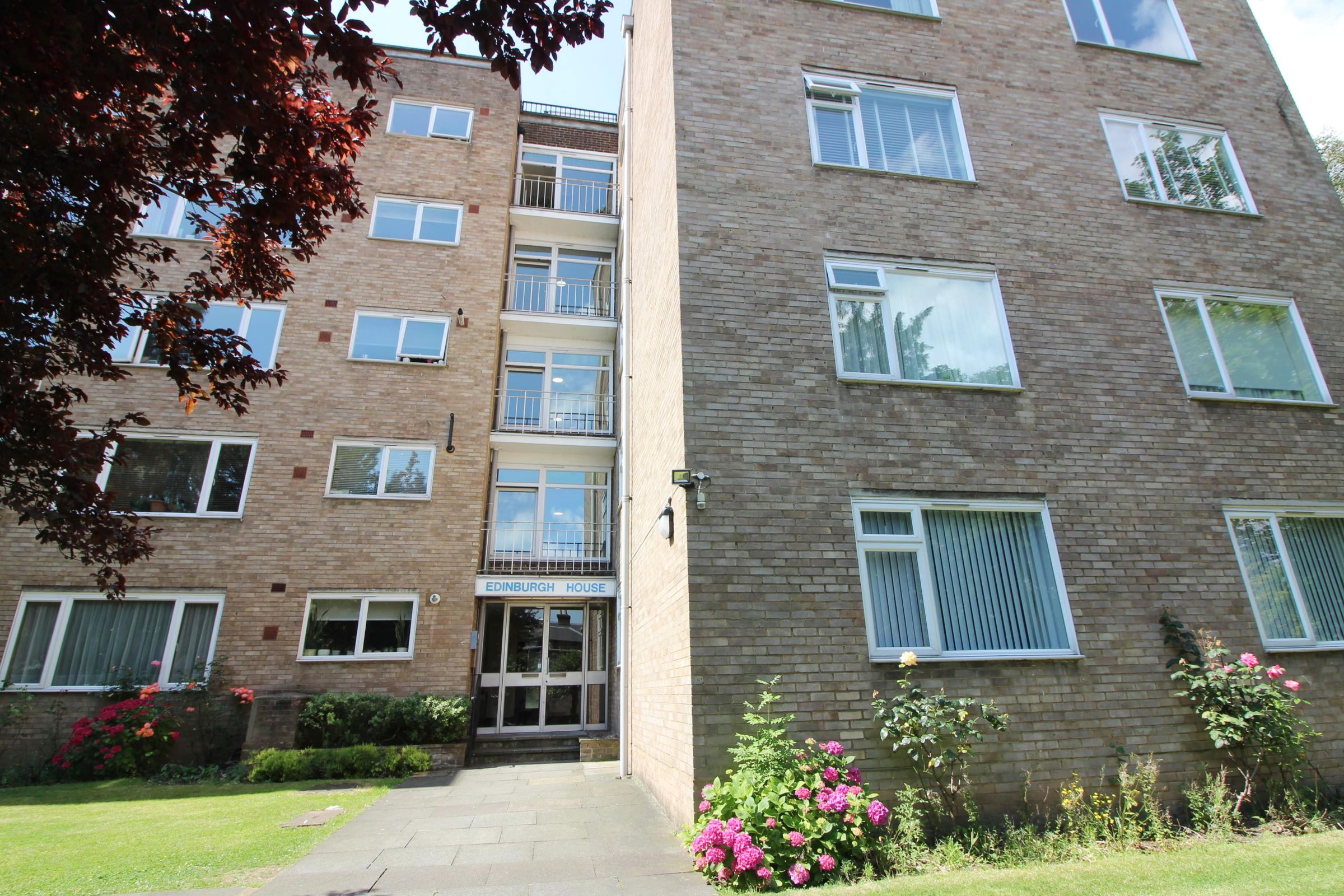 2 bed flat to rent in Tenterden Grove, London NW4 Zoopla
