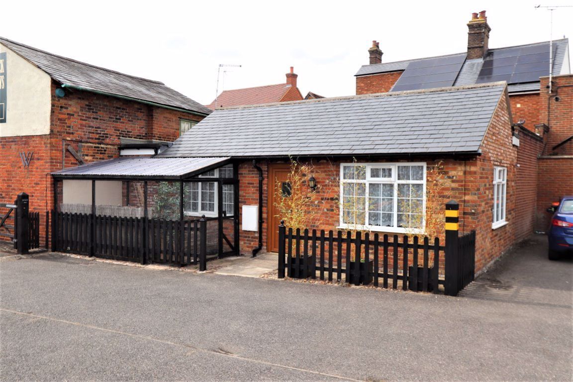 1 bed bungalow to rent in Peacock Yard, Leighton Buzzard LU7 Zoopla