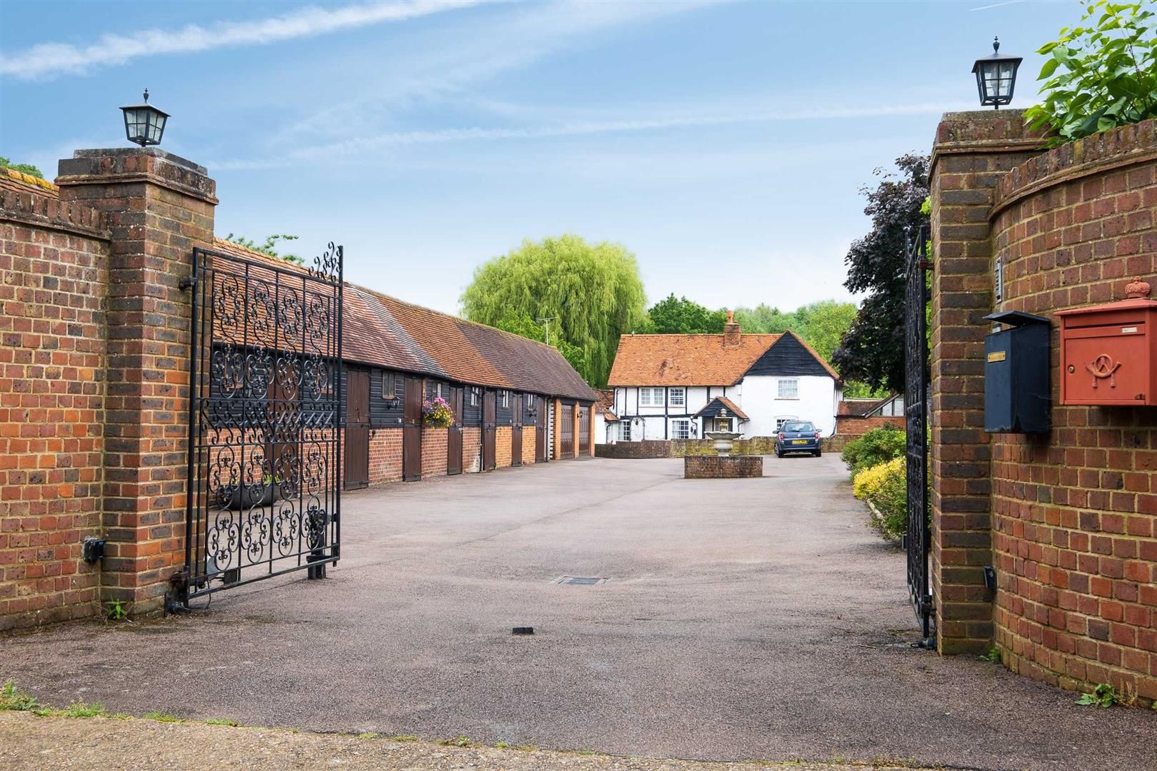 4 bed detached house for sale in Wexham Park Lane, Wexham, Slough SL3