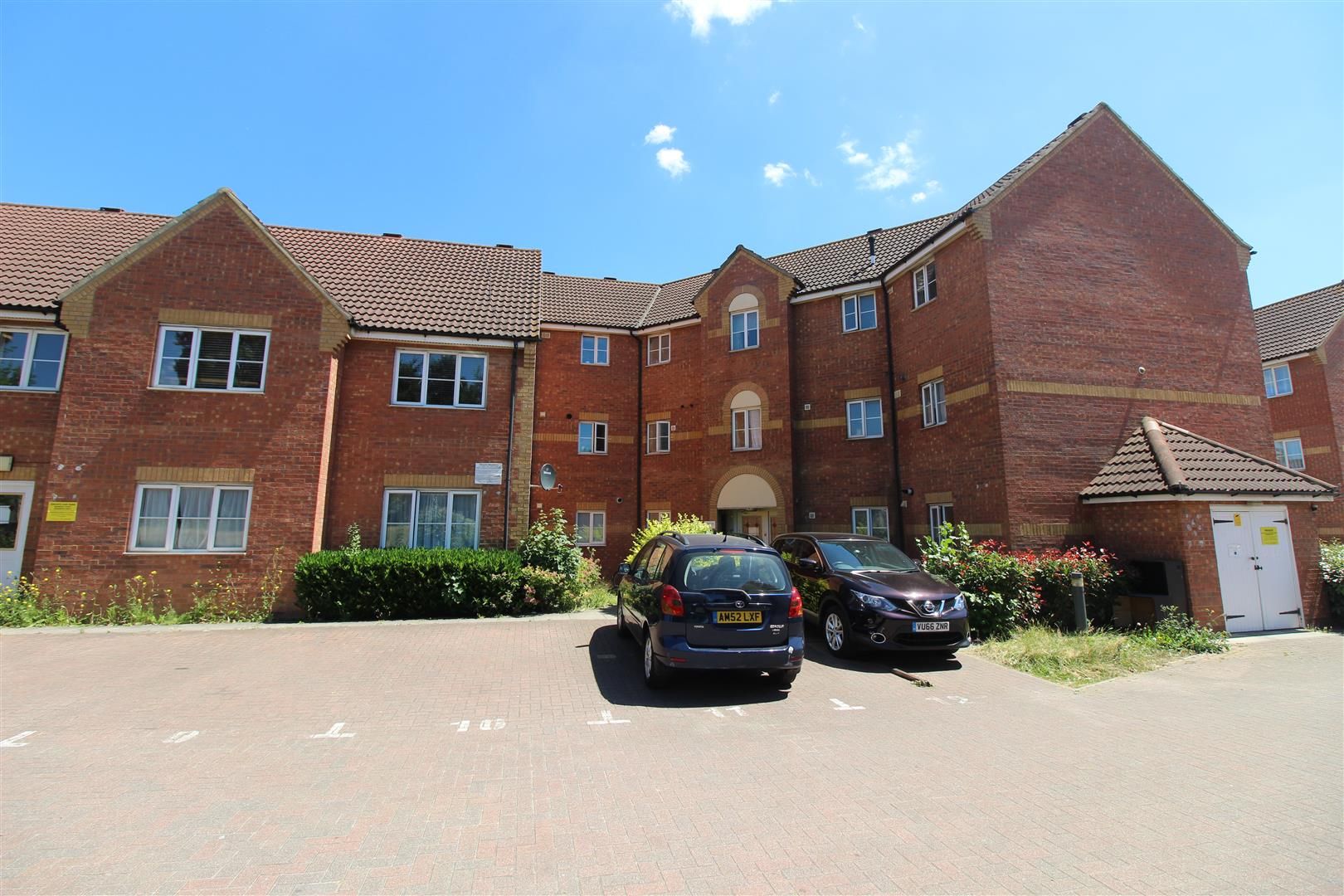 2 bed flat for sale in Ley Street, Newbury Park, Ilford IG2 Zoopla