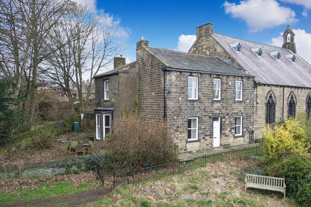 4 bed semidetached house to rent in Browgate, Baildon, Shipley, West