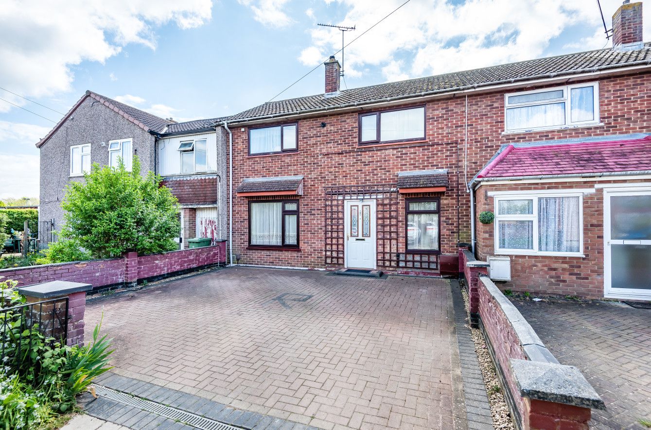 3 bed terraced house for sale in Lyndhurst Crescent, Park South