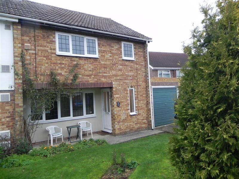 3 bed semidetached house to rent in Hallingbury Close, Little