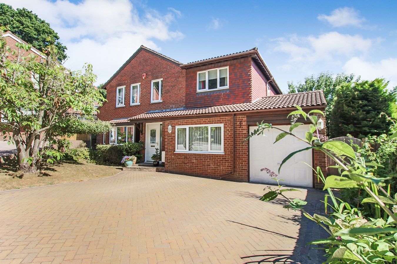 5 bed detached house for sale in Court Close, East Grinstead RH19 Zoopla