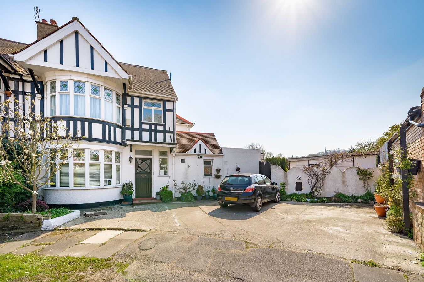 Ashburnham Gardens, Harrow HA1  