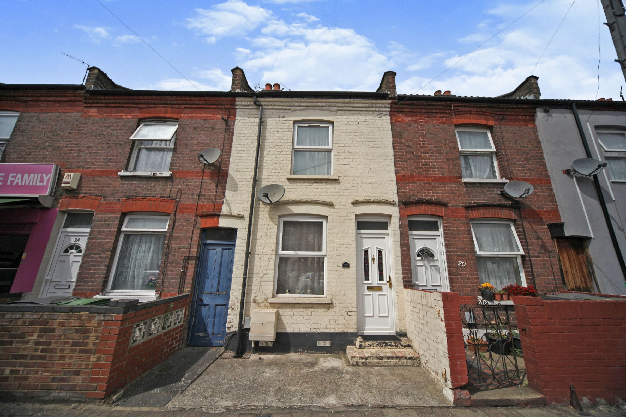 2 bed terraced house for sale in Oak Road, Luton LU4 Zoopla
