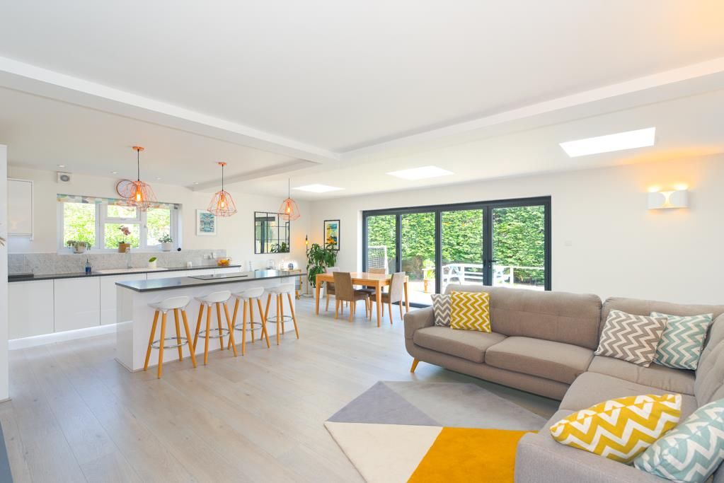 Dovecote Close Weybridge KT13  