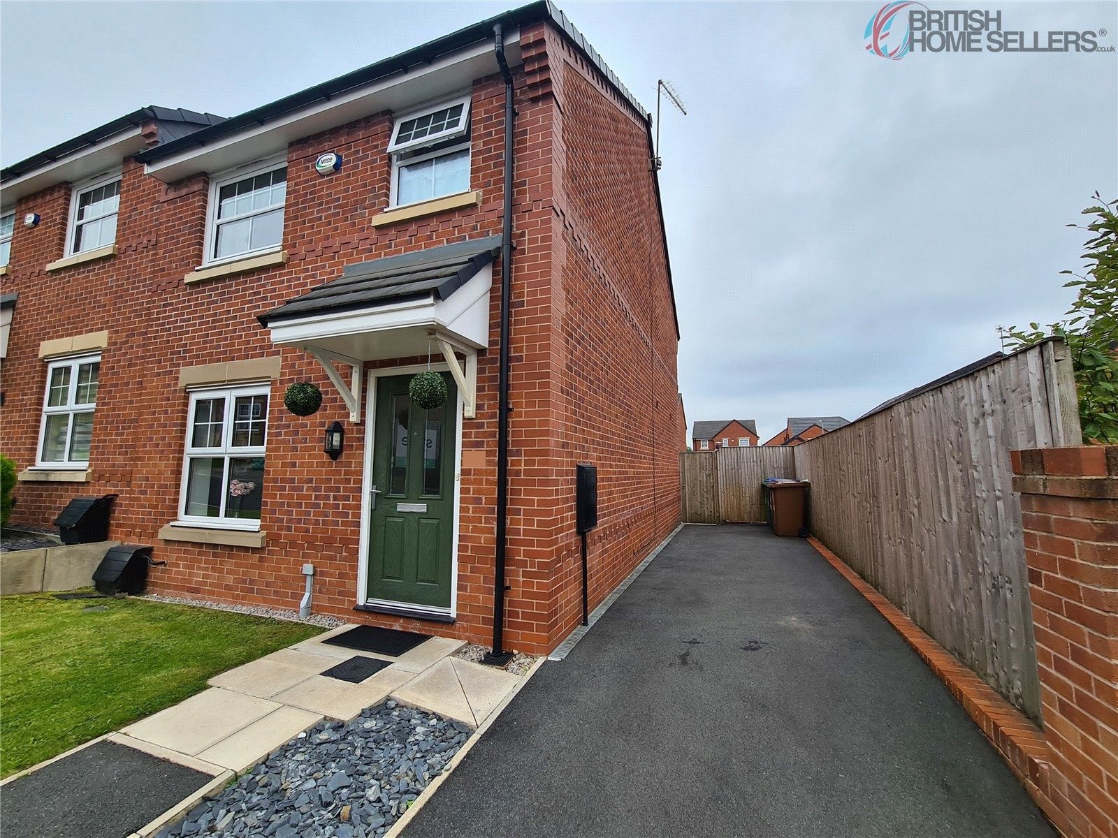3 bed semidetached house for sale in Dairy House Close, Rochdale OL16