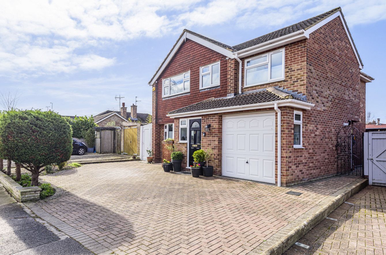 4 bed detached house for sale in Benhall, Cheltenham, Gloucestershire