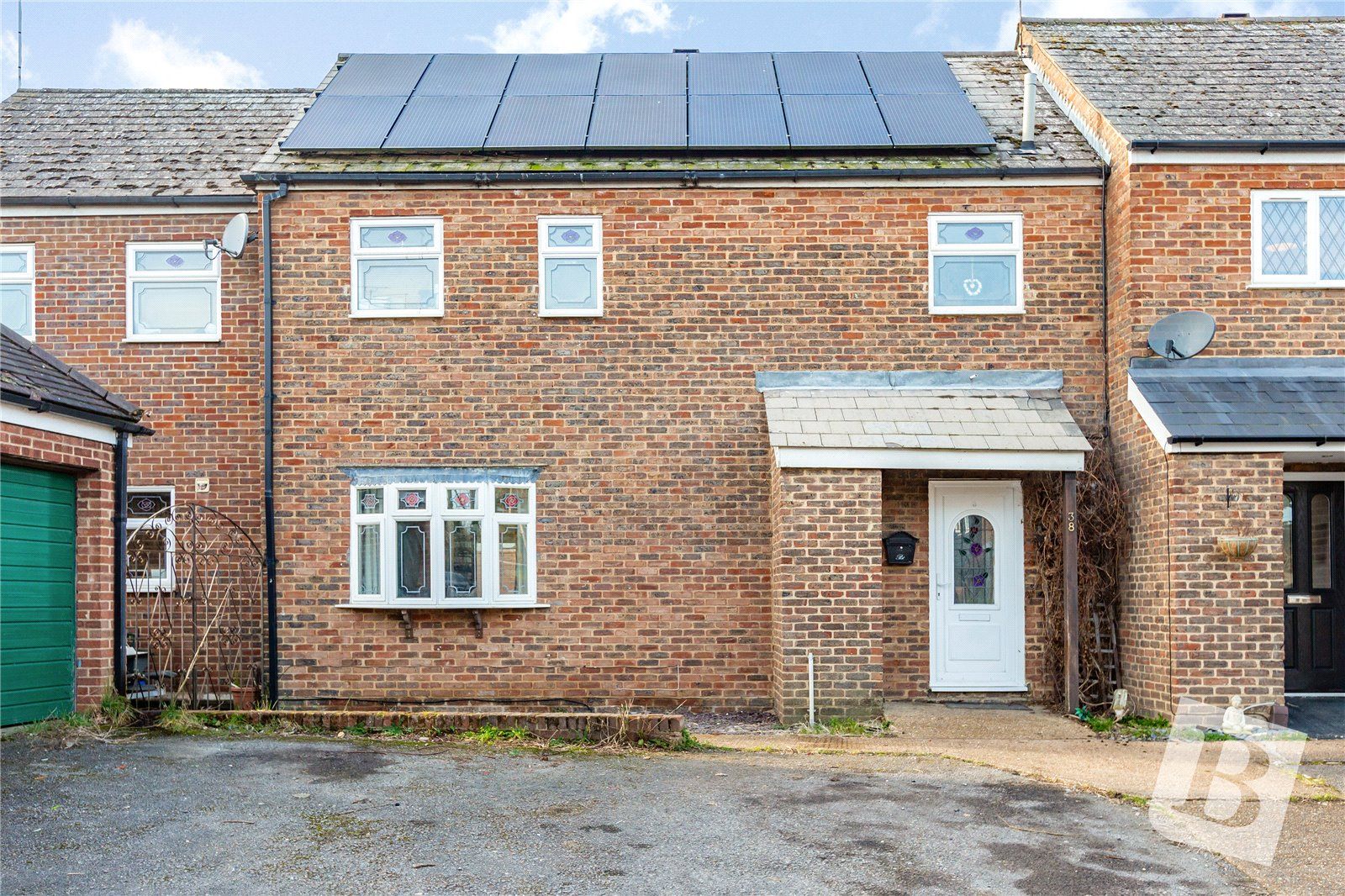 4 bed end terrace house for sale in Turners Close, Ongar, Essex CM5