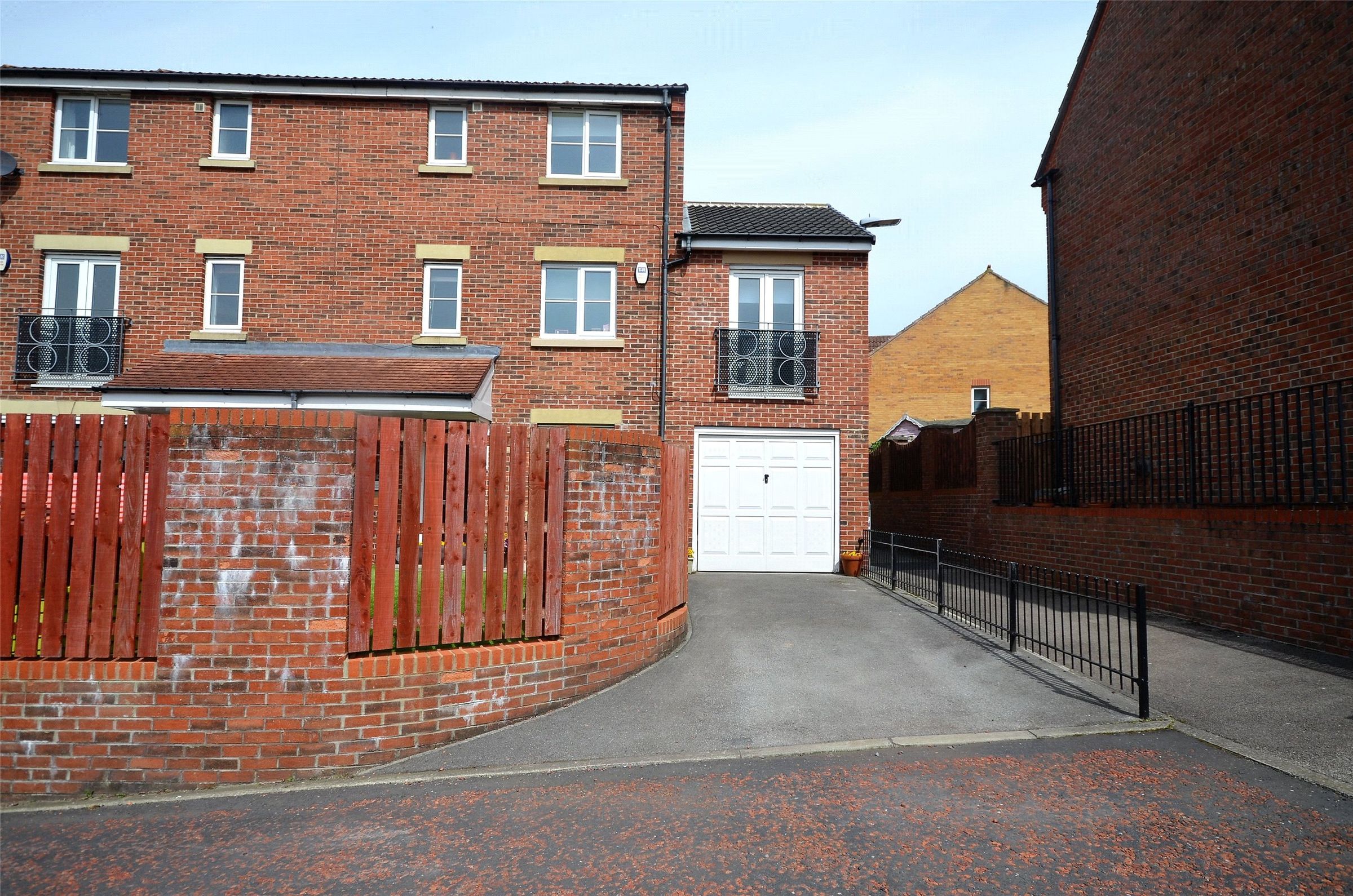 4 bed terraced house to rent in Beamish View, Birtley, County Durham