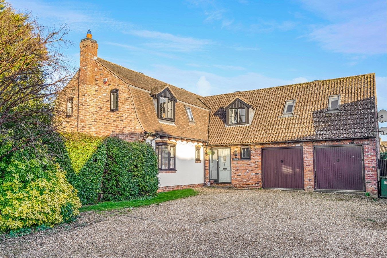 5 bed detached house for sale in Camoys Close, Great Stukeley