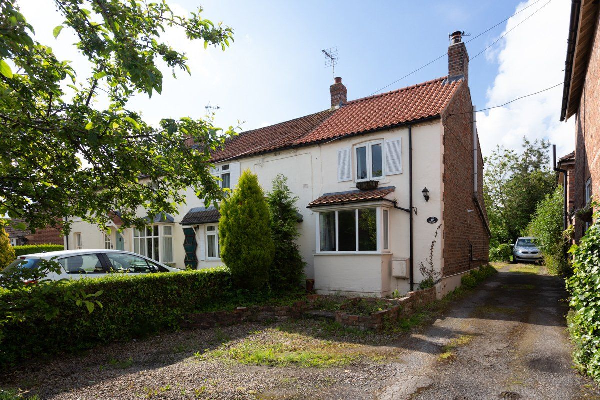 2 bed end terrace house for sale in The Village, Earswick, York YO32