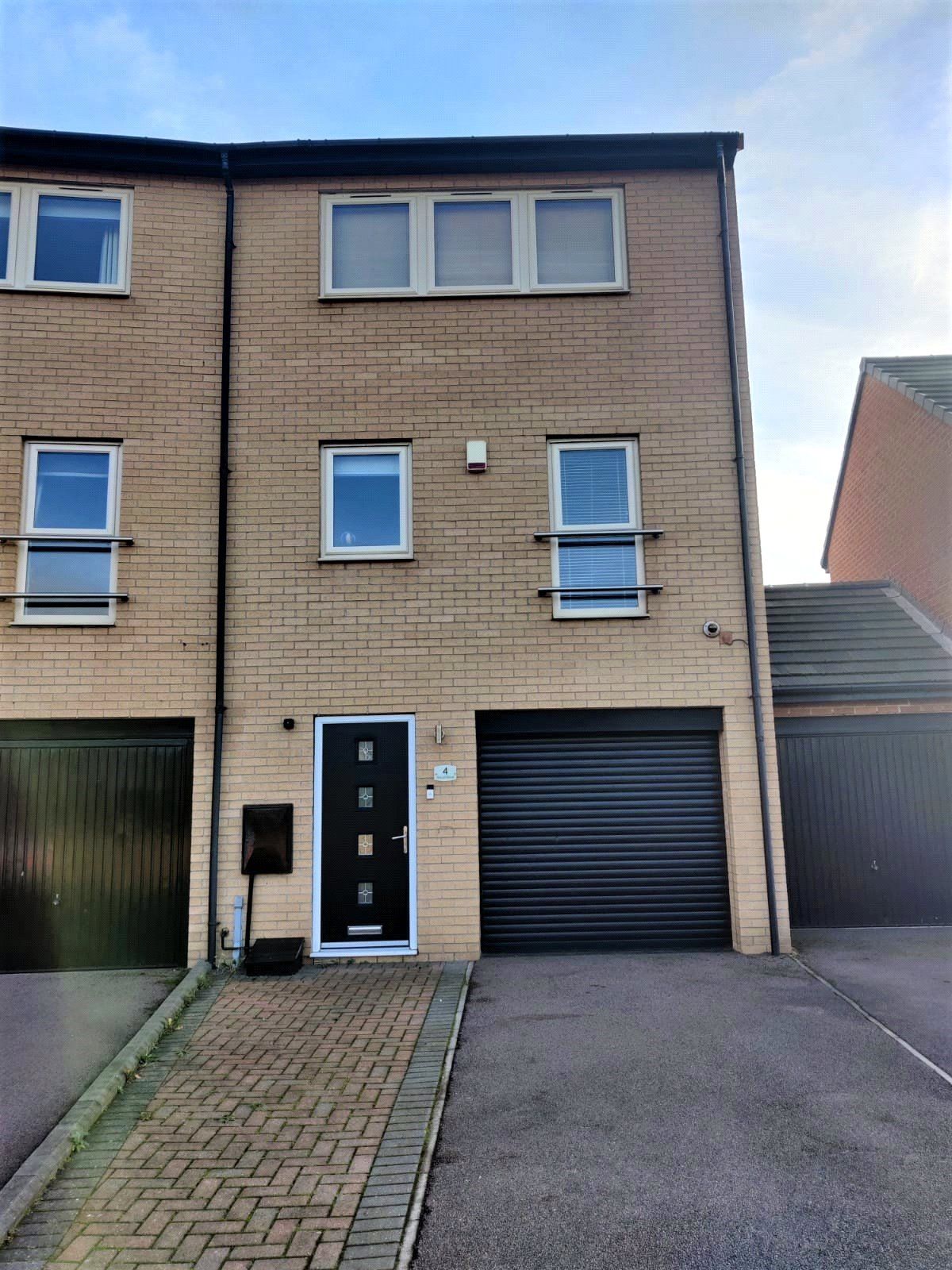 5 bed end terrace house for sale in Ascot Drive, Laughton Common