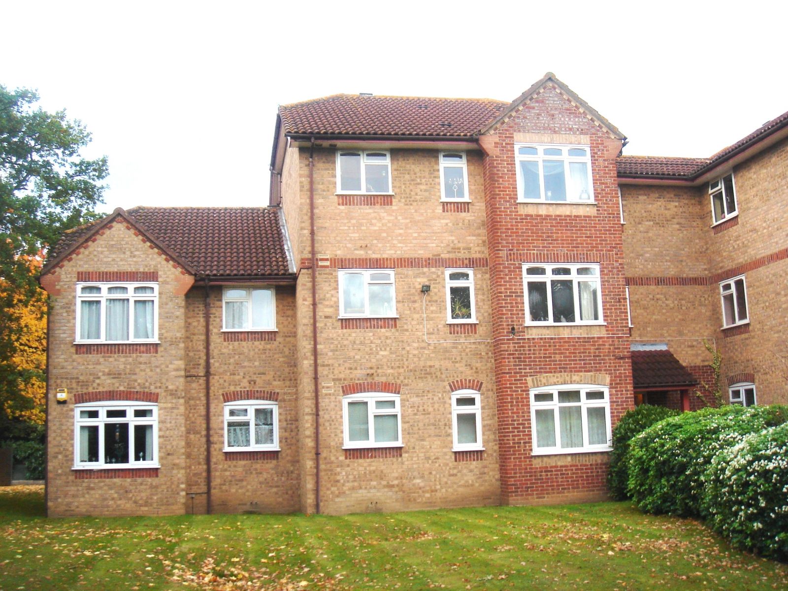 2 bed flat to rent in Gainsborough Road, Hayes, Middlesex UB4 Zoopla