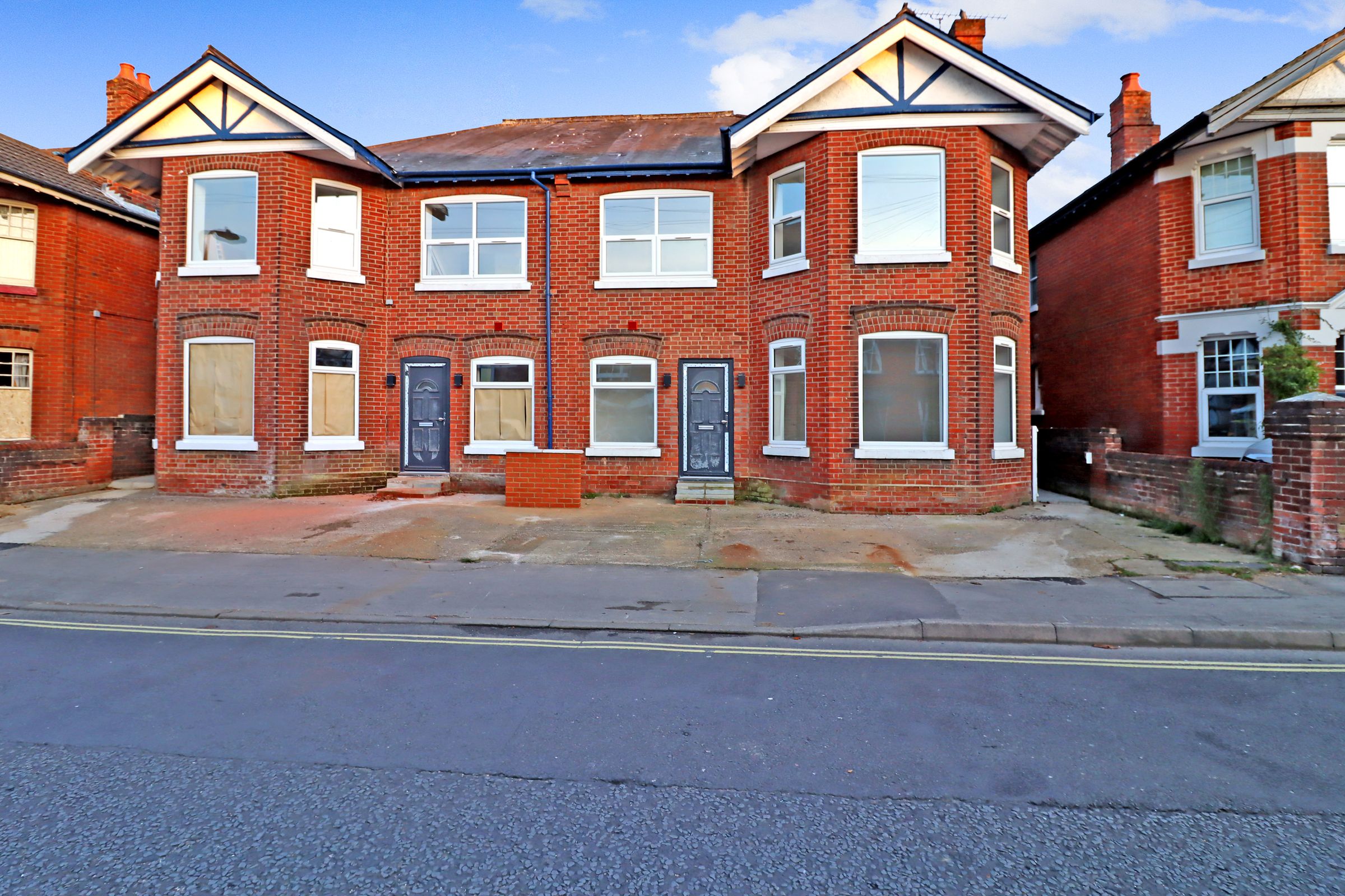 4 bed semidetached house to rent in Cobden Rise, St. Catherines Road