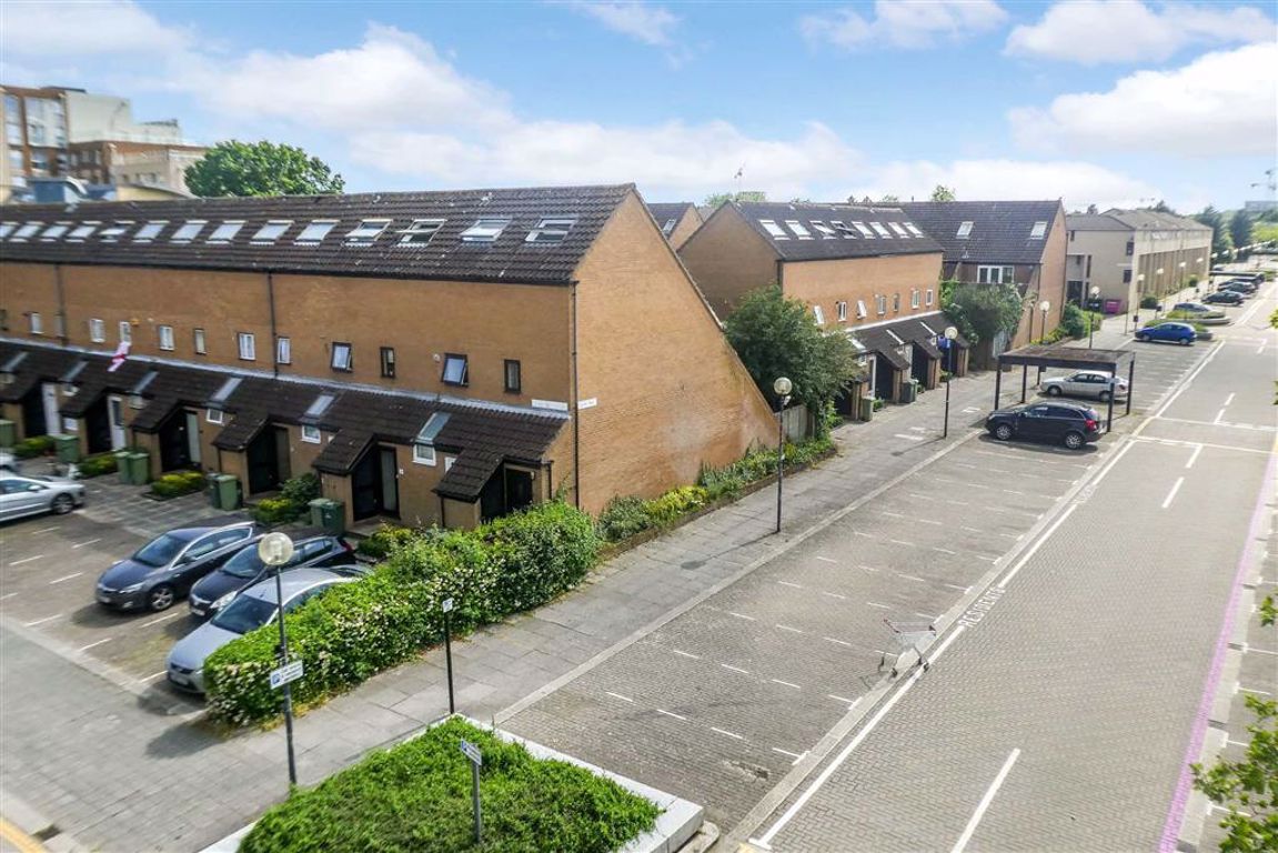 North 13th Street, Central Milton Keynes, Milton Keynes, Bucks MK9  