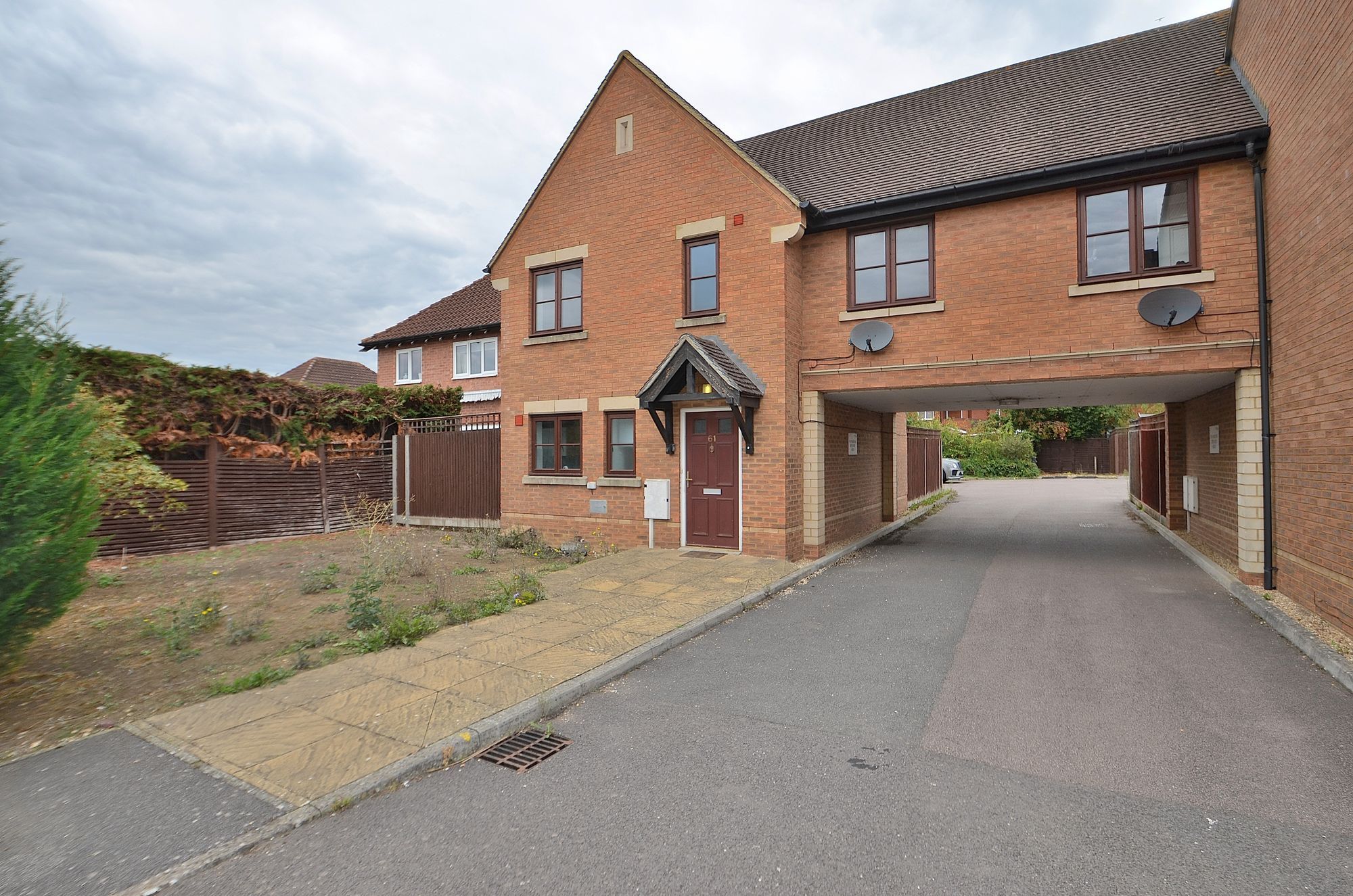 3 bed linkdetached house to rent in Lichfield Down, Walnut Tree MK7 Zoopla