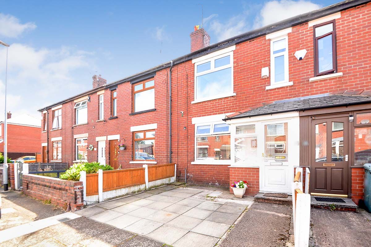 2 bed terraced house to rent in Hulbert Street, Middleton, Manchester