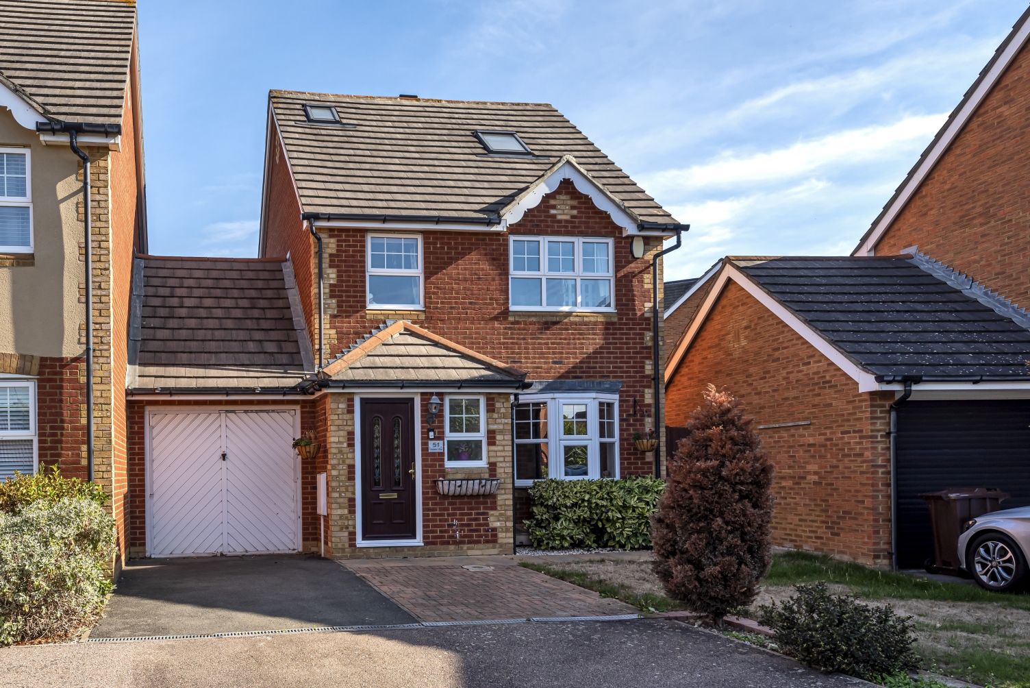 5 bed linkdetached house for sale in Caspian Way, DA10 Zoopla