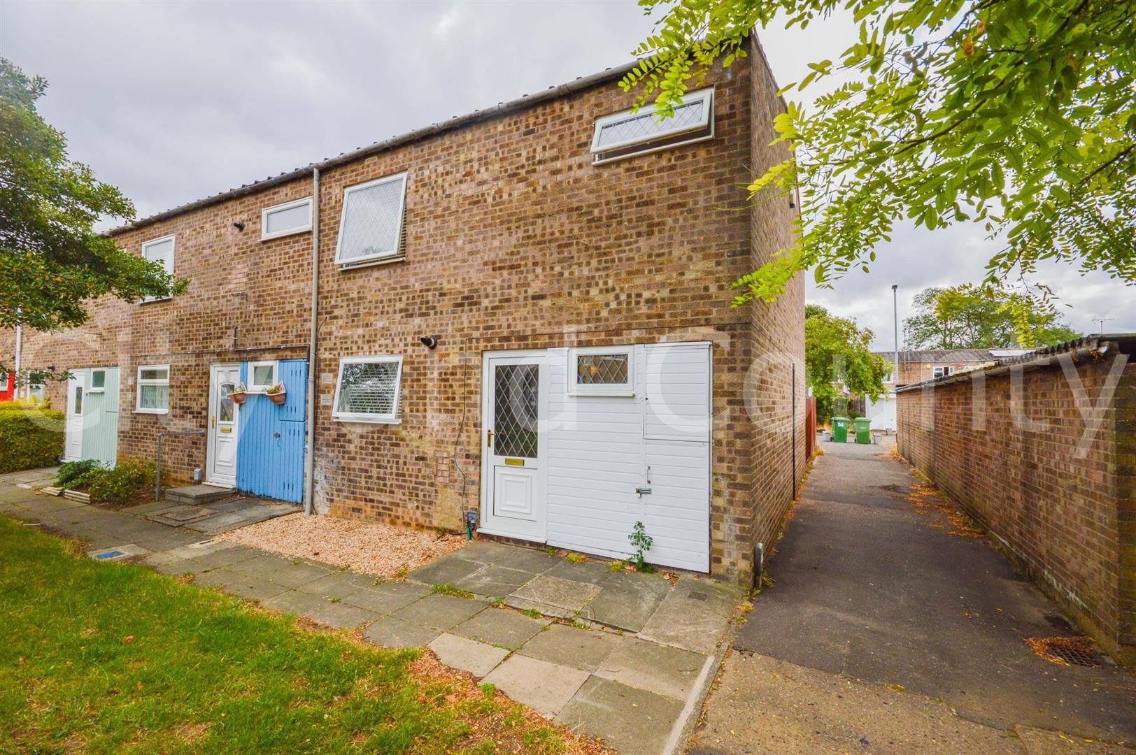 3 bed end terrace house for sale in Odecroft, Ravensthorpe