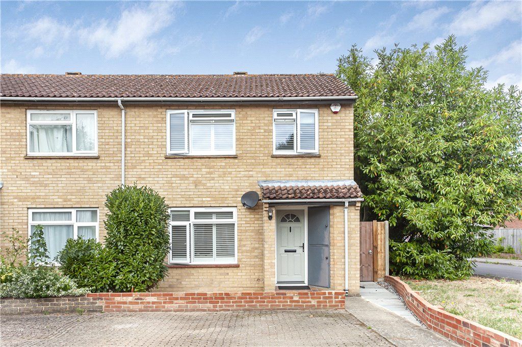 3 bed semidetached house for sale in Larksfield, Englefield Green