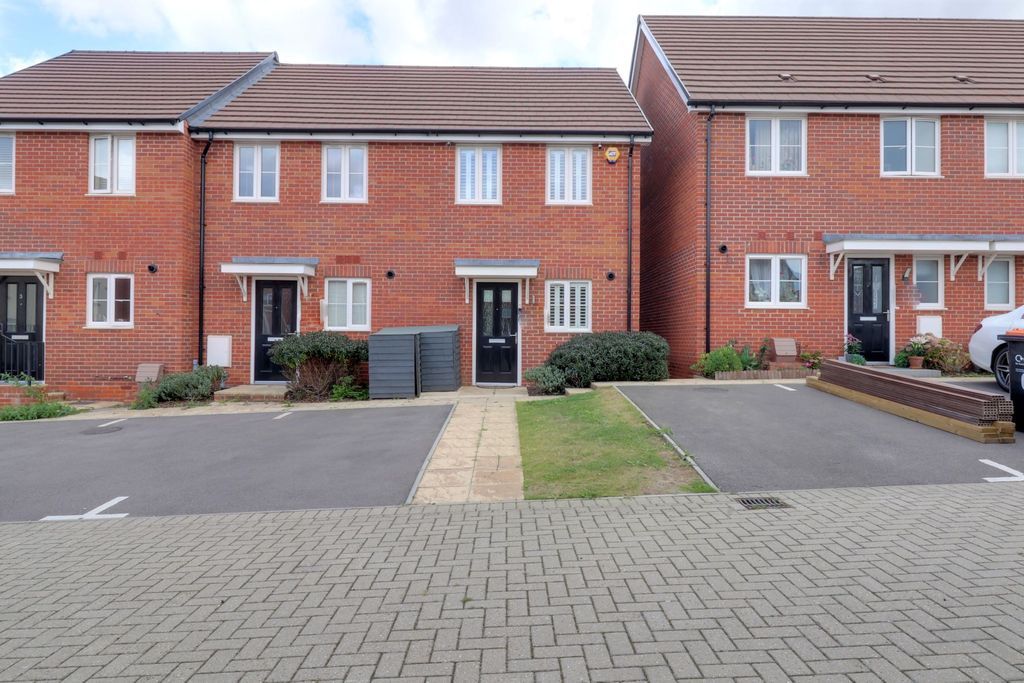 2 bed end terrace house to rent in Montgomery Grove, Dunstable LU6 Zoopla