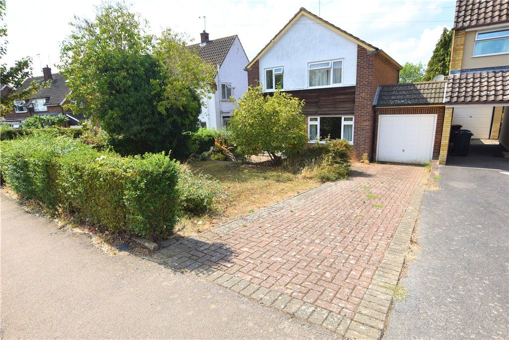 3 bed linkdetached house for sale in Heath Row, Stortford
