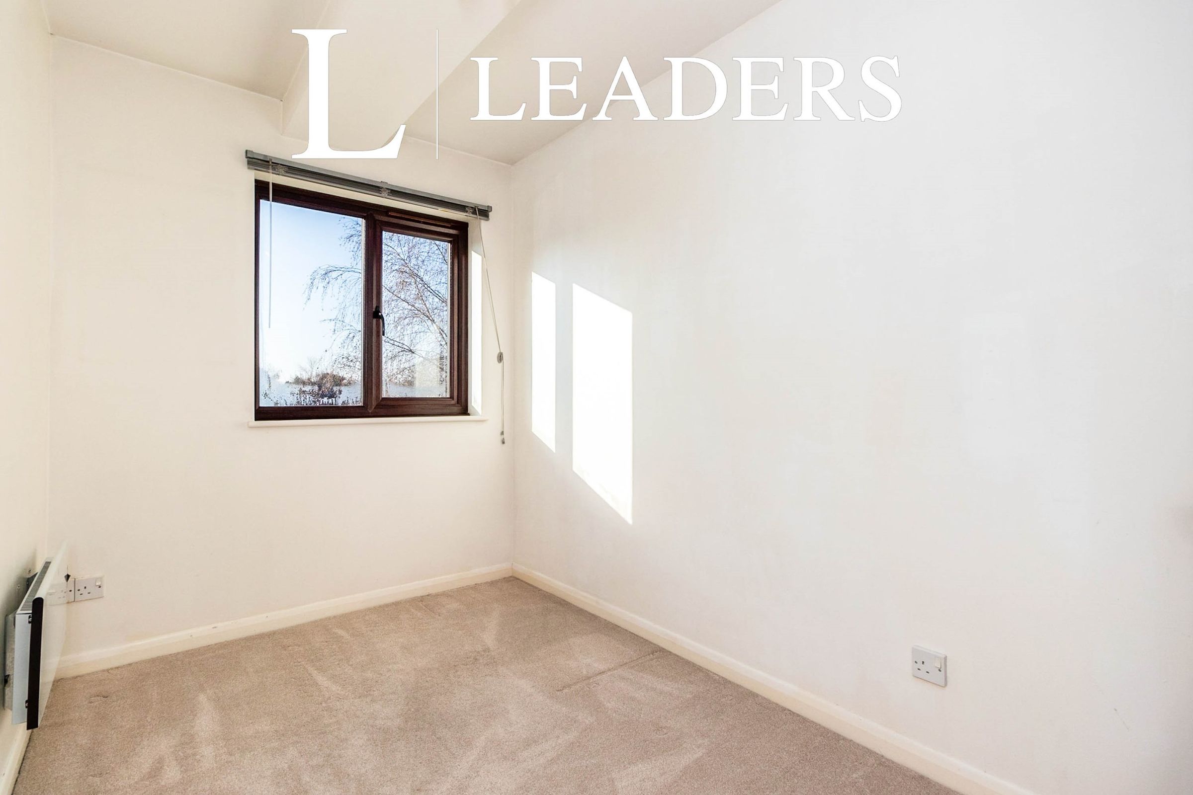 2 bed flat to rent in Bond Road, Tolworth, Surbiton KT6 Zoopla