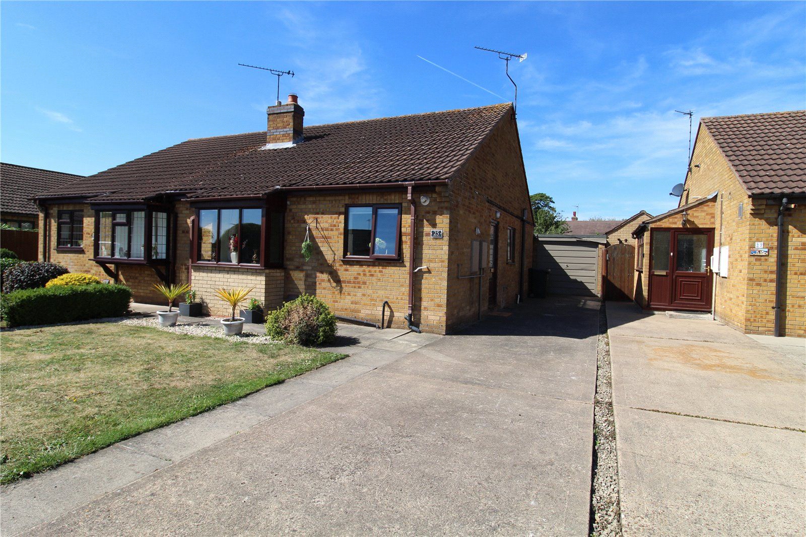 2 bed bungalow for sale in Leaburn Road, Messingham, North Lincolnshire DN17 Zoopla