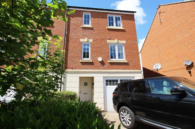 Room to rent in Crowe Road, Bedford MK40 Zoopla