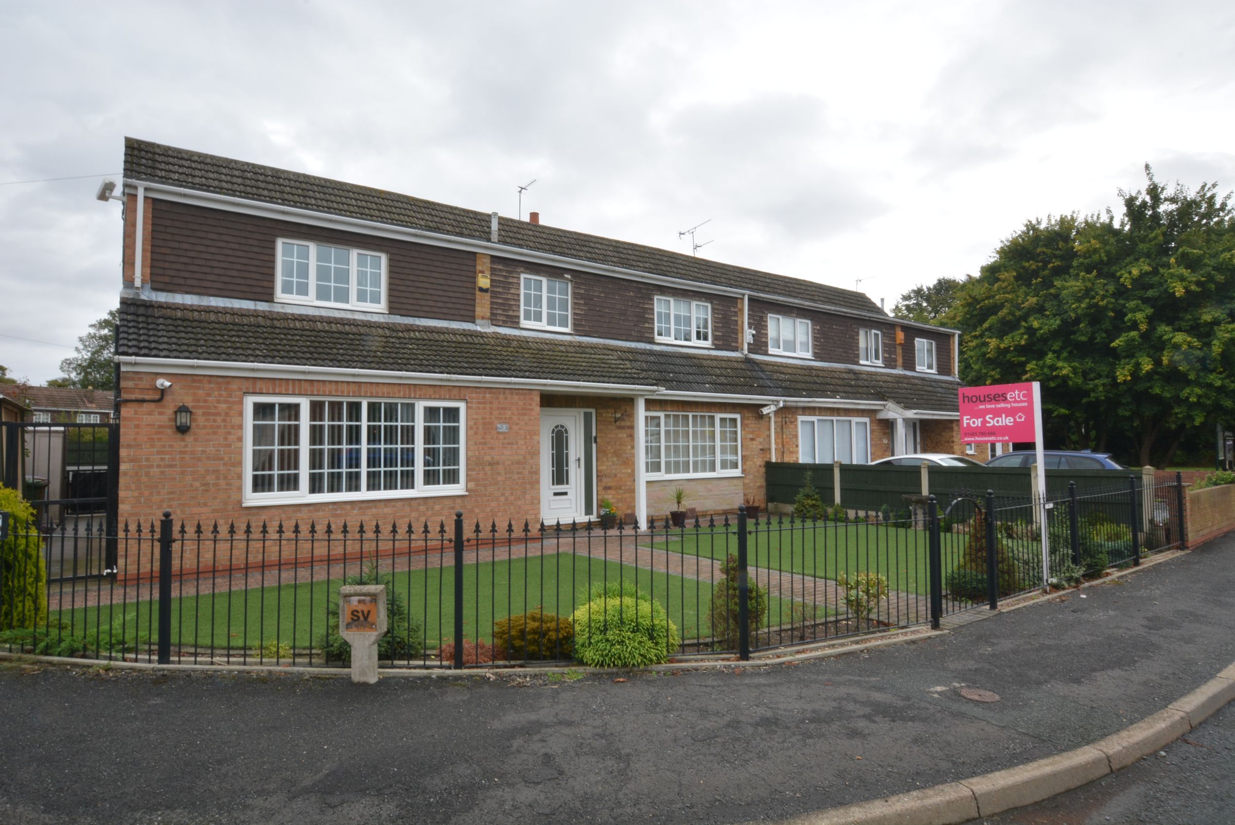 4 bed semidetached bungalow for sale in Church Lane, Swinefleet, Goole