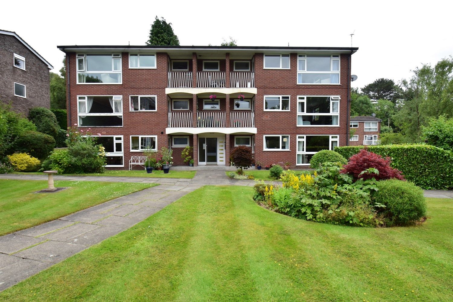 2 bed flat for sale in Chestnut Court, Warren Close, Bramhall SK7 Zoopla