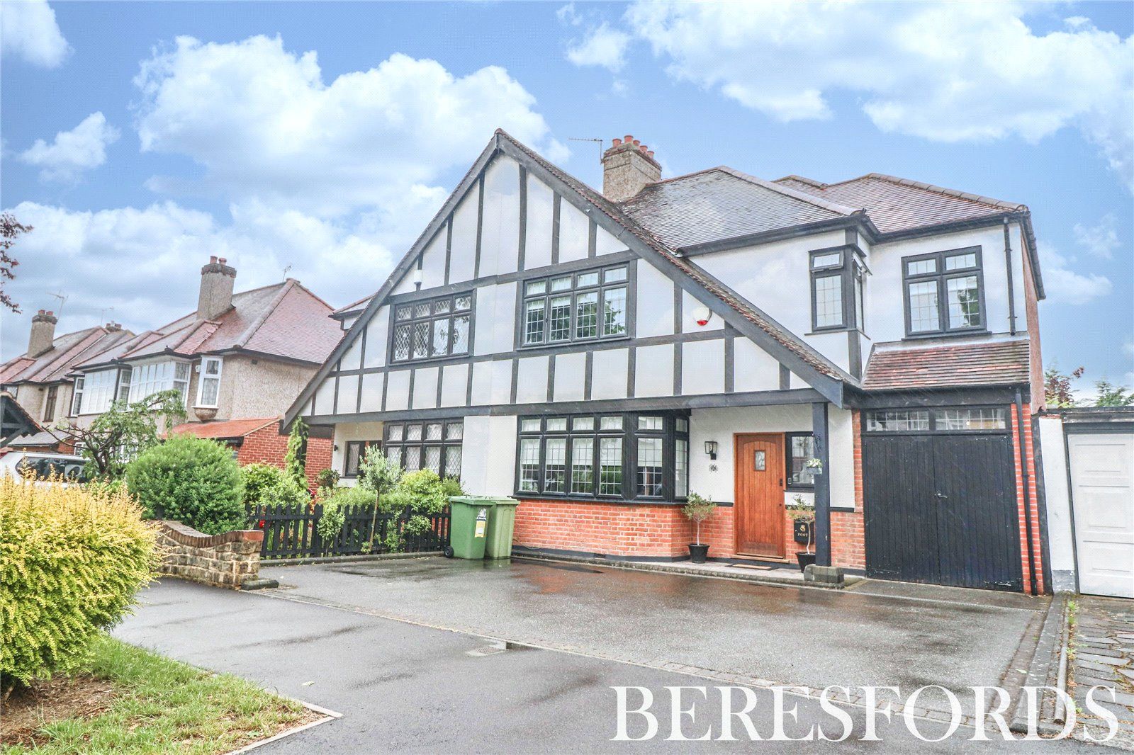 4 bed semidetached house for sale in Gaynes Park Road, Upminster RM14
