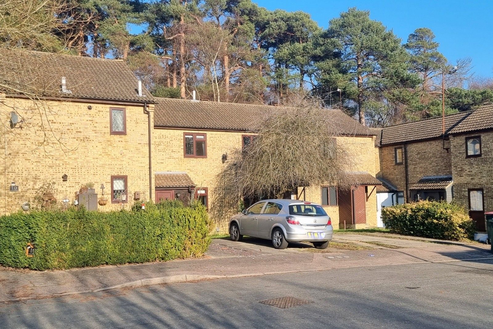 2 bed terraced house to rent in Brooklands Road, Tollgate Hill, Crawley