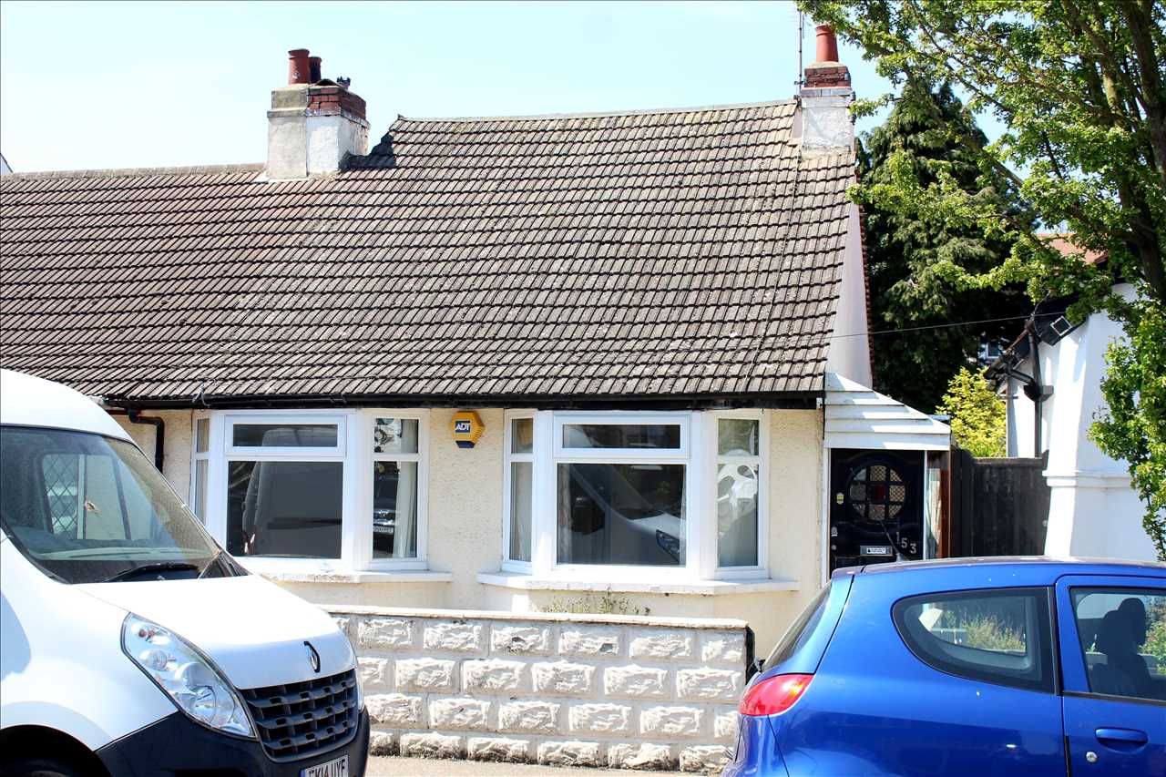 3 bed property for sale in Oakleigh Park Drive, LeighOnSea SS9 Zoopla