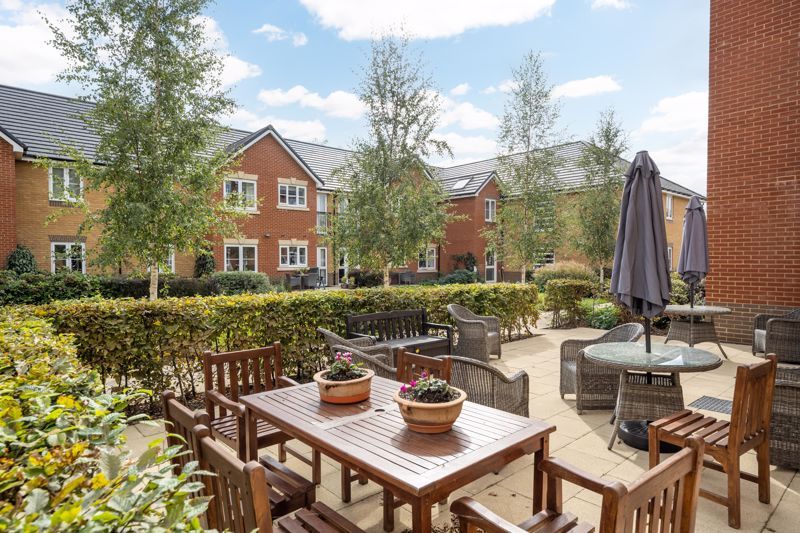 1 bed property for sale in Churchfield Road, WaltonOnThames KT12 Zoopla