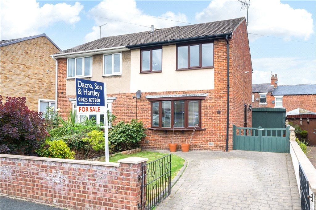 3 bed semidetached house for sale in Devonshire Way, Harrogate, North