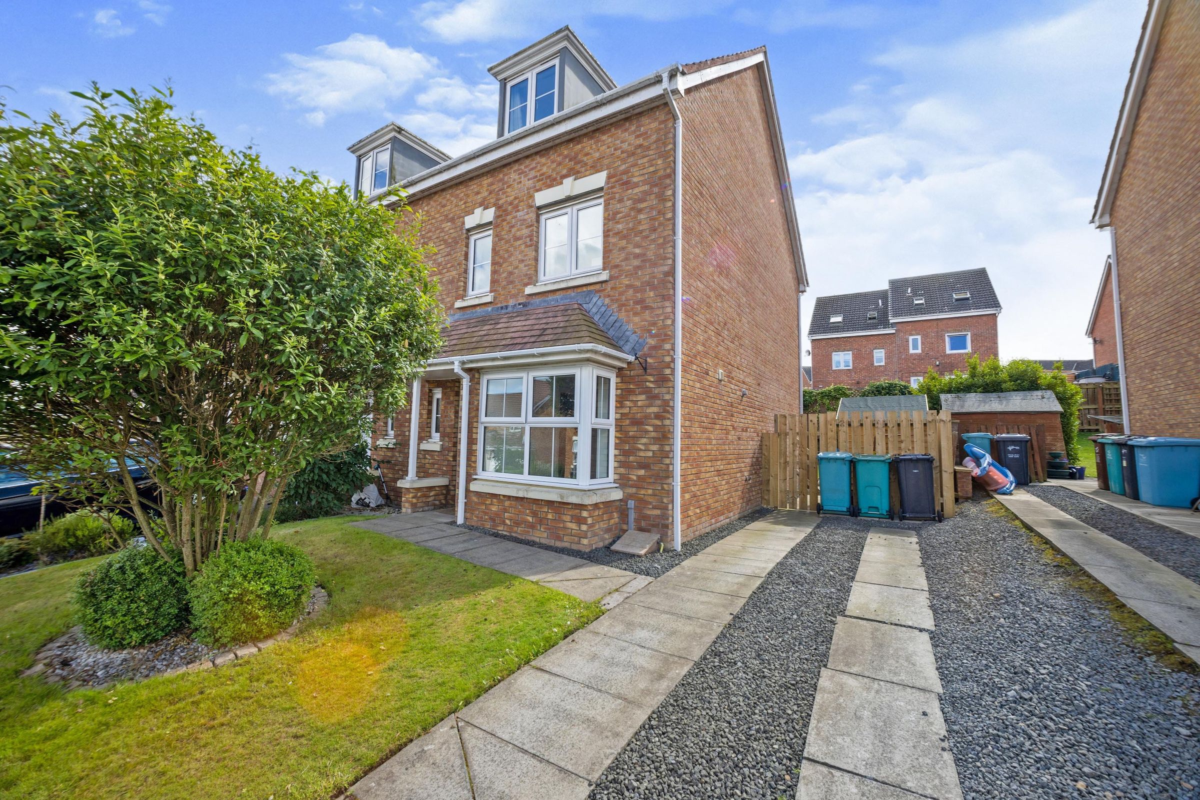 4 bed semidetached house for sale in Garnqueen Crescent, Coatbridge