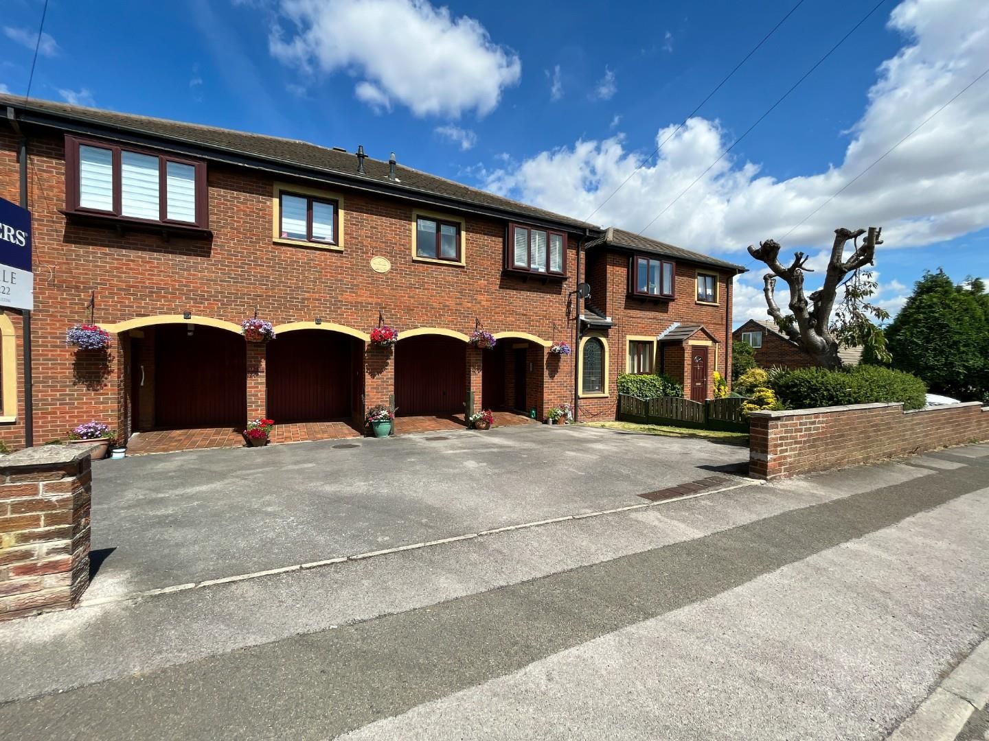 2 bed flat for sale in Valley Road, Thornhill, Dewsbury WF12 Zoopla