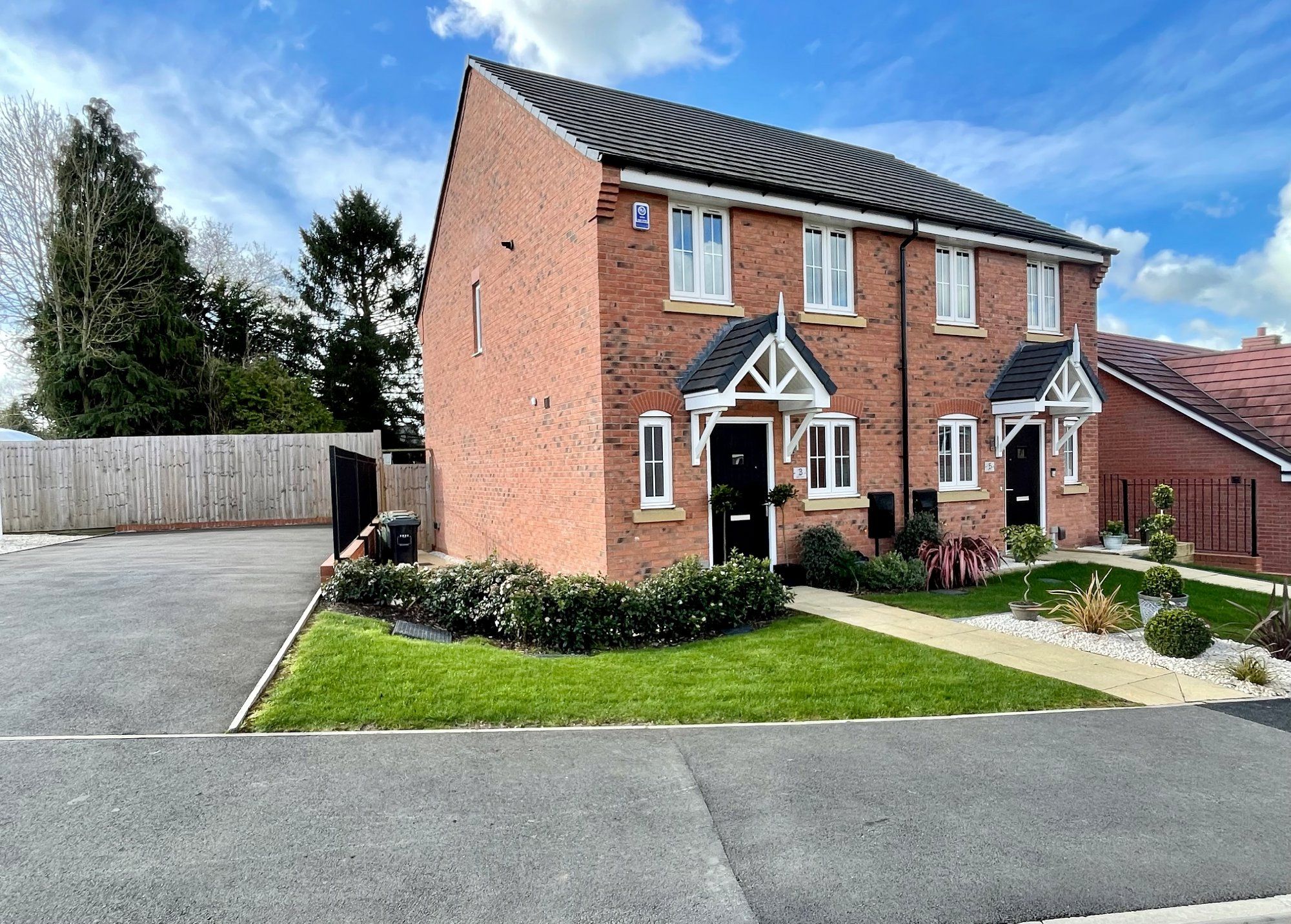 2 bed semidetached house for sale in Oak Grove, Tidbury Green