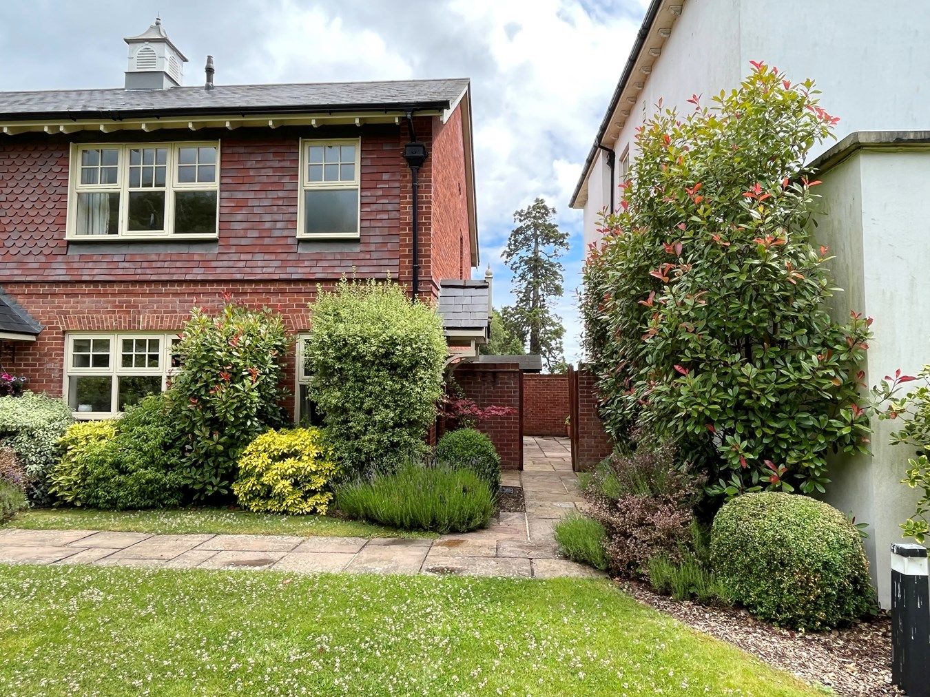 2 bed end terrace house for sale in Homefield Close, Winkton